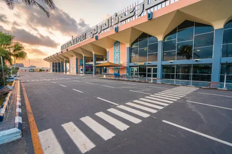 ضبط خبراء كولومبيين يعملون لصالح شبكة حوثية في مطار عدن