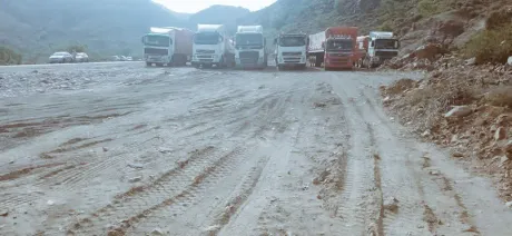 ابتزاز واستغلال للمعاناة.. منفذ جمركي جديد يرهق التجار والمواطنين في الضالع
