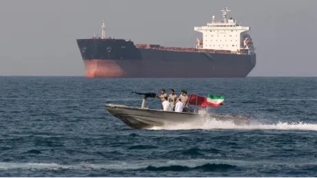 من هرمز إلى باب المندب.. كيف تبني إيران طوقًا بحريًا للضغط على الاقتصاد العالمي؟