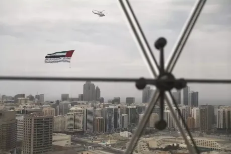 الإمارات تواصل تغليب العقل وتكثف جهود الوساطة رغم الهجمات الإيرانية