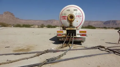 مصافي النهب في حضرموت.. كيف استنزفت الثروة النفطية لعقود خارج الدولة؟