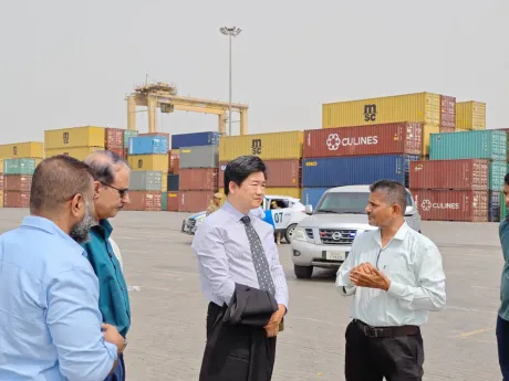 استثمارات ونفوذ من بوابة الشرعية.. هل تُغري الصين بقطع العلاقة المشبوهة مع الحوثي؟