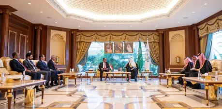 اليمن والسعودية تبحثان تطوير التعاون الأمني المشترك لتعزيز الاستقرار