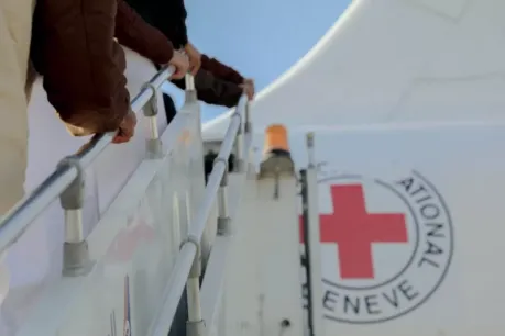 وفدا الحكومة والحوثيين يصلان مسقط لبدء محادثات إطلاق سراح المحتجزين