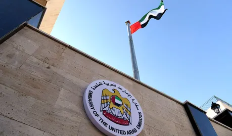 الإمارات تسحب سفيرها من طهران وتغلق سفارتها وتدين الهجمات الإيرانية