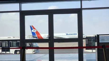 النقل : إجراءات تفتيش الرحلات الجوي حصار على الشعب اليمني وتزيد معاناة المسافرين