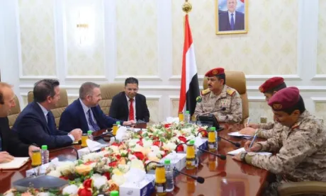 وزير الدفاع: الحوثيون يبنون شبكة تجنيد عابرة للحدود تستهدف الأفارقة