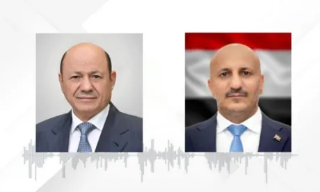 طارق صالح يجري اتصالا هاتفيا بالعليمي